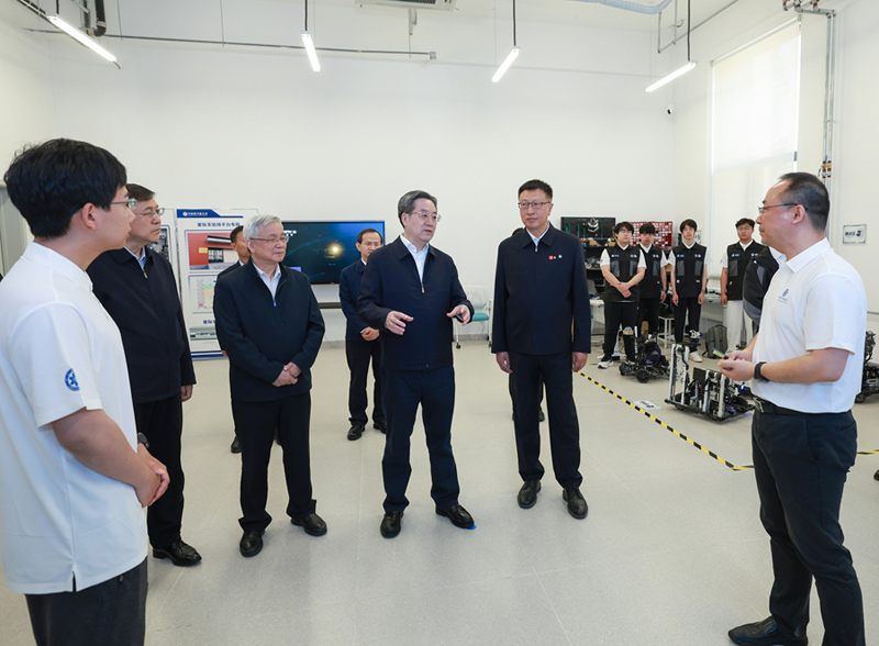 丁薛祥在调研基础研究时强调 深入贯彻落实加强基础研究座谈会精神 全面提升基础研究水平和原始创新能力