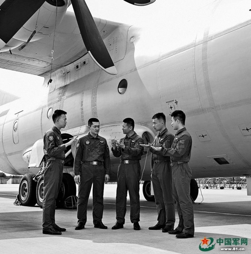 海军航空大学某基地党委班子成员带头攻关重难点课题