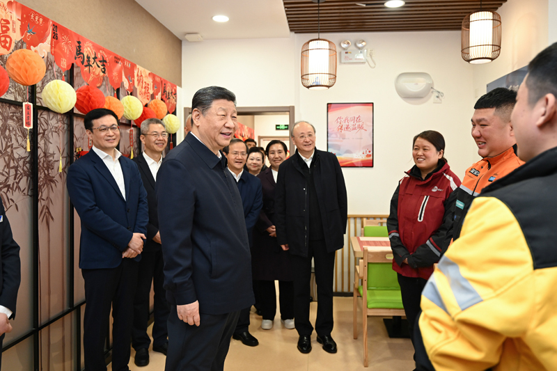 习近平亲切慰问快递小哥