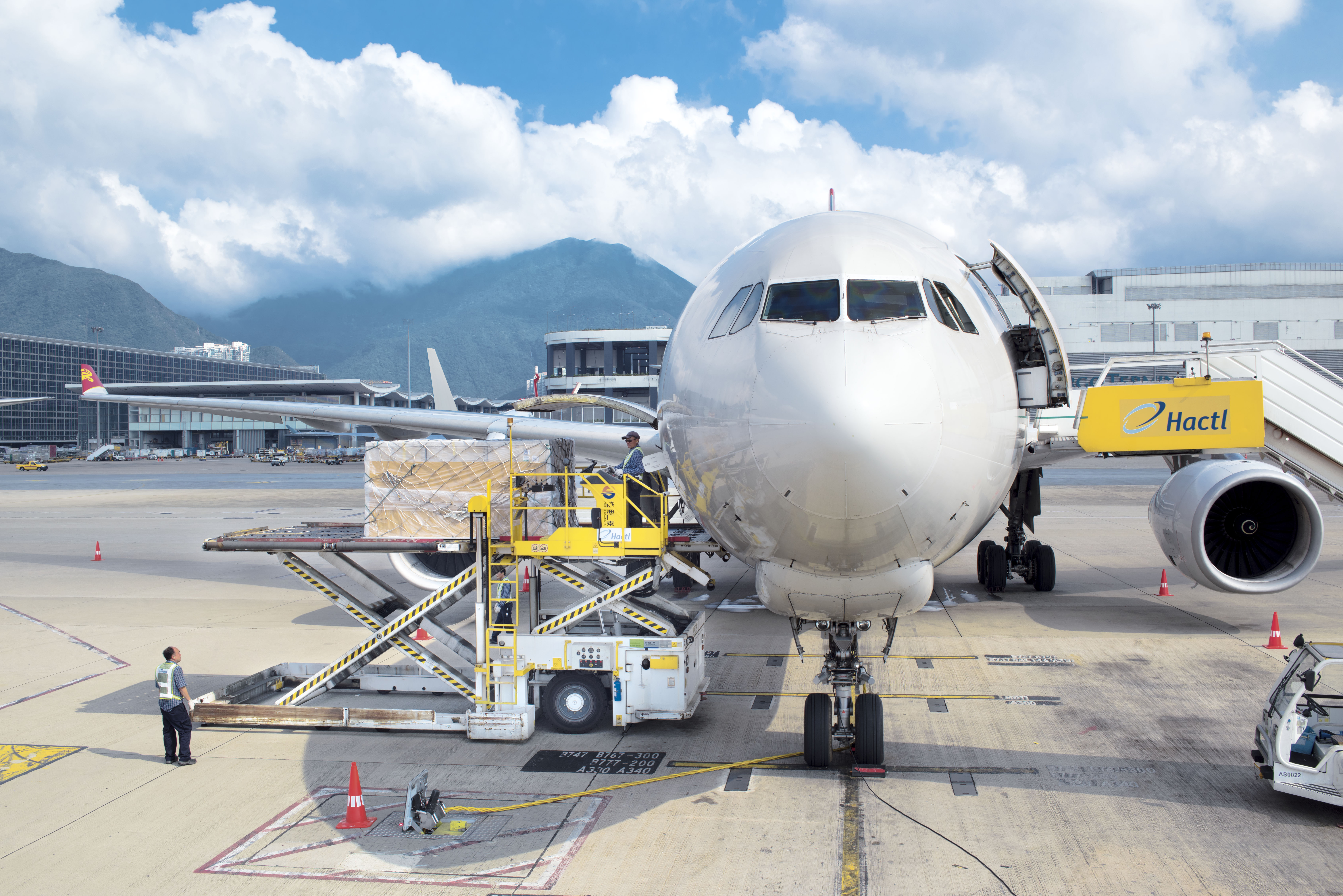 H_ Hactl Cargo Plane.jpg 的副本.jpg